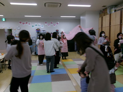 2026年1月に下新倉児童館で開催した「あかちゃんと楽しむ絵本とわらべうた」の様子