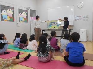5月15日に下新倉児童館で行ったひまわりおはなし会の様子