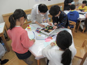 布のカードケースづくりの様子