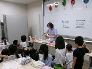 9月26日（土）【分館】子どもの科学「酸とアルカリであそぼう！～おふろのシュワちゃんをつくろう～」の画像